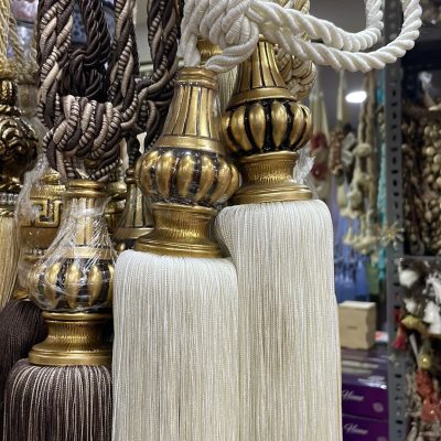 accesoriu buzdugan de legat draperii crem