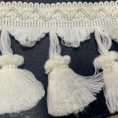 accesoriu franjuri crem